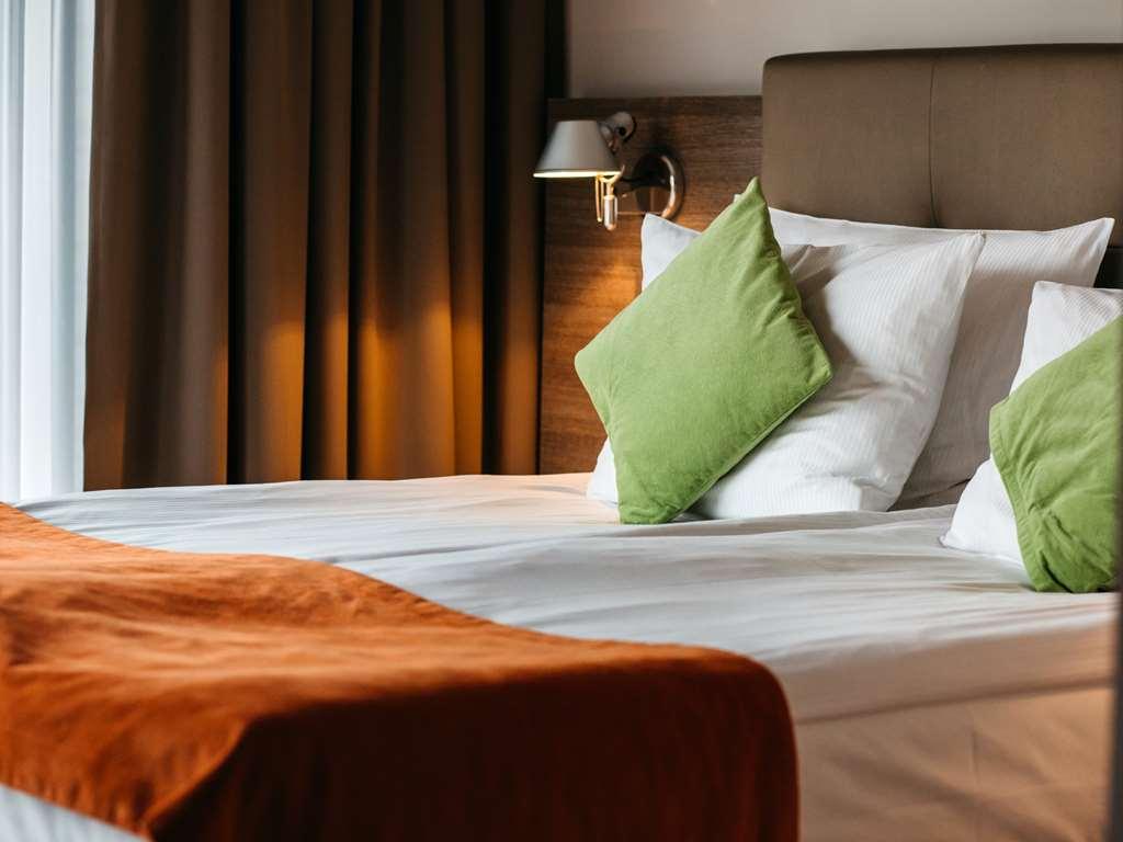 Q Hotel Plus Wroclaw Oda fotoğraf