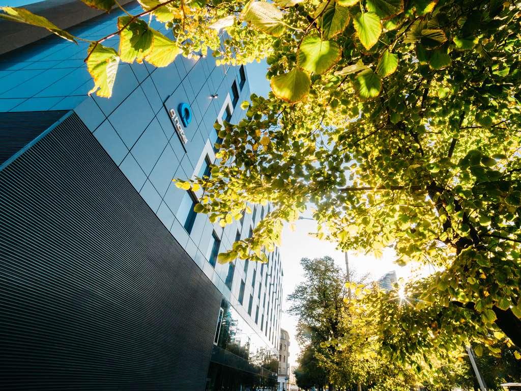 Q Hotel Plus Wroclaw Oda fotoğraf