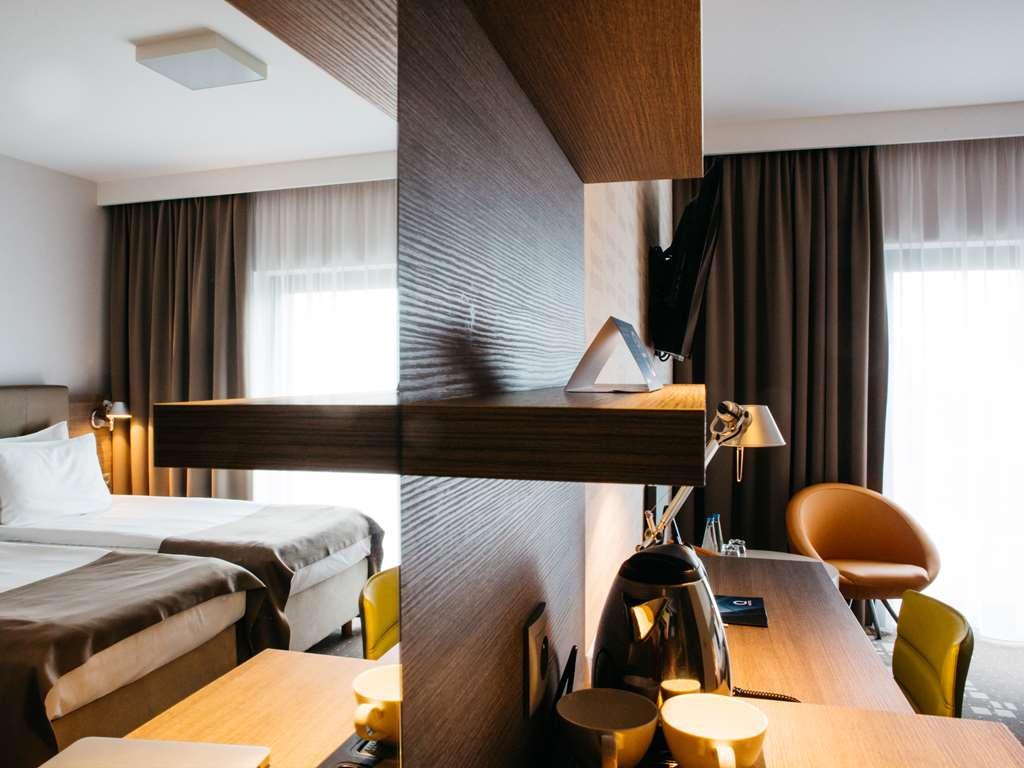 Q Hotel Plus Wroclaw Oda fotoğraf